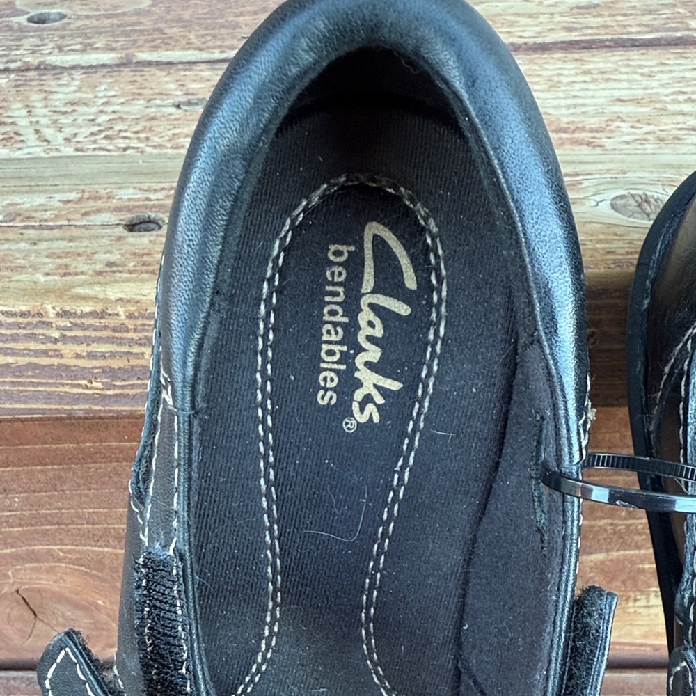 Clarks Black Leather Cut-Out Flats - Picture 4 of 5
